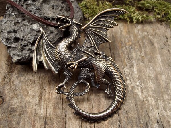 Großer Anhänger Drache