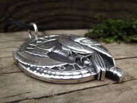 Amulett Rabe mit Axt aus Silber