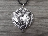 Amulett Rabe mit Axt aus Silber